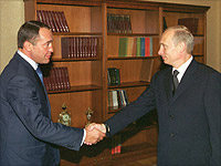 Михаил Лесин и Владимир Путин в 2002 году