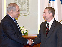 Премьер-министр Израиля Биньямин Нетаниягу и исполнительный директор компании Noble Energy Чарльз Дэвидсон   