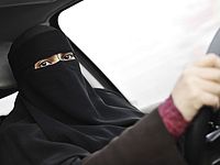Дело женщин, нарушивших саудовский запрет на вождение машины, передано в суд по террору