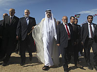 3-й эмир Катара шейх Хамад бин Халифа аль-Тани во время визита в Газу в 2012 году, вместе с местными лидерами ХАМАС