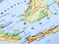 Поиски самолета AirAsia ведутся около острова Нангка