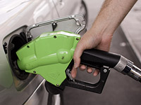 Цена бензина снизилась 1 января на 63 агоры и составит 6,27 шекеля за литр при самообслуживании. Это рекордно низкий показатель с октября 2009 года