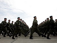Путин разрешил иностранцам служить по контракту в российской армии