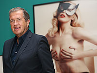 Марио Тестино на выставке "Mario Testino: In Your Face". Берлин, 19 января 2015 года