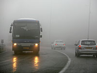 Дорожная полиция призывает водителей проявлять максимальную осторожность из-за тумана