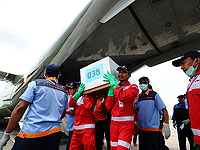 На месте крушения самолета Air Asia найдены пять тел