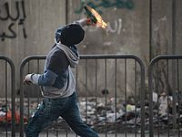 Израильские военные застрелили палестинца, бросавшего бутылки с зажигательной смесью