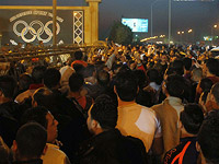 Около стадиона перед матчем клубов "Замалек" и "Энппи". Каир, 8 февраля 2015 года