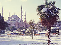 Снегопады вызвали в Стамбуле транспортный коллапс 
