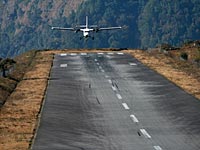 Турецкий самолет с израильтянами на борту промахнулся в Непале мимо посадочной полосы  