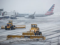 Авария в аэропорту Нью-Йорка: самолет Delta Air Lines врезался в ограждение