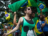 Около миллиона бразильцев вышли на улицы, требуя импичмента президента 