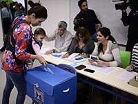 На избирательном участке. 17 марта 2015 года