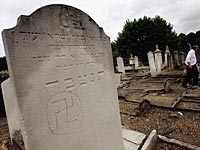 В Венгрии осквернили около 20 еврейских могил