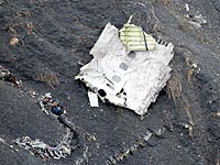 New York Times: перед падением самолета Germanwings пилота не пустили в кабину