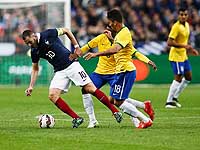 В Париже французы проиграли сборной Бразилии