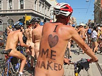 В Австралии состоялся традиционный голый велопробег. ФОТО