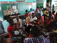 ВОЗ: в Гвинее начинаются испытания вакцины от лихорадки Эбола