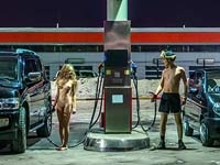 Акция на автозаправочной станции, поводом для которой стал рост цен на бензин в России на фоне падения цен на нефть на мировых рынках