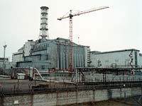 Саркофаг над четвертым энергоблоком Чернобыльской АЭС   