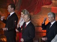 Путин, Медведев и Собянин в ночь на Пасху молились в храме Христа Спасителя в Москве