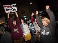 Возле женского религиозного колледжа прошла демонстрация протеста. "Освободить наших дочерей"