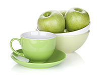 Исследование: яблоко и чашка зеленого чая в день препятствуют развитию рака  