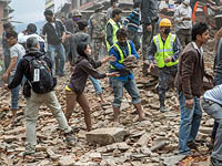 Жертвами землетрясения в Непале стали более 2.000 человек
