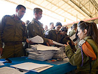 Израильские военные спасатели перед вылетом в Непал. 27 апреля 2015 года
