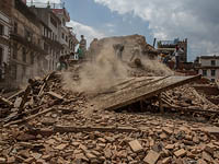 Жертвами землетрясения в Непале стали более 4.300 человек
