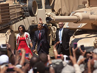 Барак Обама во время посещения военной базы в Джорджии (архив)