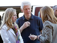 Самолет с Биллом Клинтоном и его дочерью совершил вынужденную посадку в Танзании