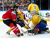Битва хоккейных гигантов: проигрывая 0:3, канадцы победили шведов
