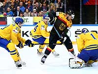Чемпионат мира по хоккею: шведы с трудом обыграли немцев, финны разгромили словенцев