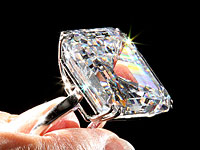 На аукционе Sotheby's продано за $22 млн кольцо с бриллиантом в 100 каратов