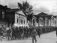 На фронт. Свердловск, 1942