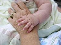 65-летняя жительница Бней-Брака родила первенца, став самой старой роженицей в Израиле
