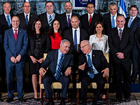 "Парадный" снимок членов правительства с президентом сделан с небольшим опозданием