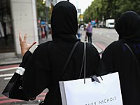 Полиция нравов Саудовской Аравии не пустила в магазин женщину с голыми руками 