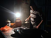 Обществу палестинских заключенных отключили электричество за долги