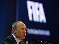 Владимир Путин вступился за Блаттера и чиновников ФИФА