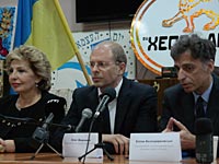 Софа Ландвер, Олег Вишняков и Элиав Белоцерковский на открытии почетного консульства Израиля во Львове