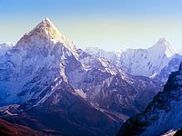 19 российских альпинистов на Эвересте не выходят на связь