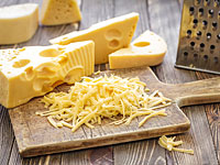 Швейцарские ученые ответили на вопрос, куда пропали дырки из сыра  