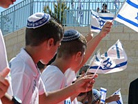 Опрос: израильские школьники придерживаются правых взглядов и не спорят о политике в соцсетях  