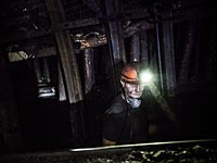 Сотни горняков Донбасса замурованы в двух обесточенных обстрелами шахтах