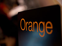 Акция протеста прошла возле офисов компании Orange в Париже