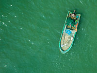 Соня Баумштейн, намеревавшаяся пересечь на лодке Тихий океан, послала сигнал SOS