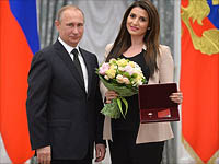 Президент России Владимир Путин и певица Жасмин