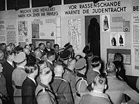 Антисемитская выставка, организованная нацистской партией. Мюнхен, ноябрь 1937 года